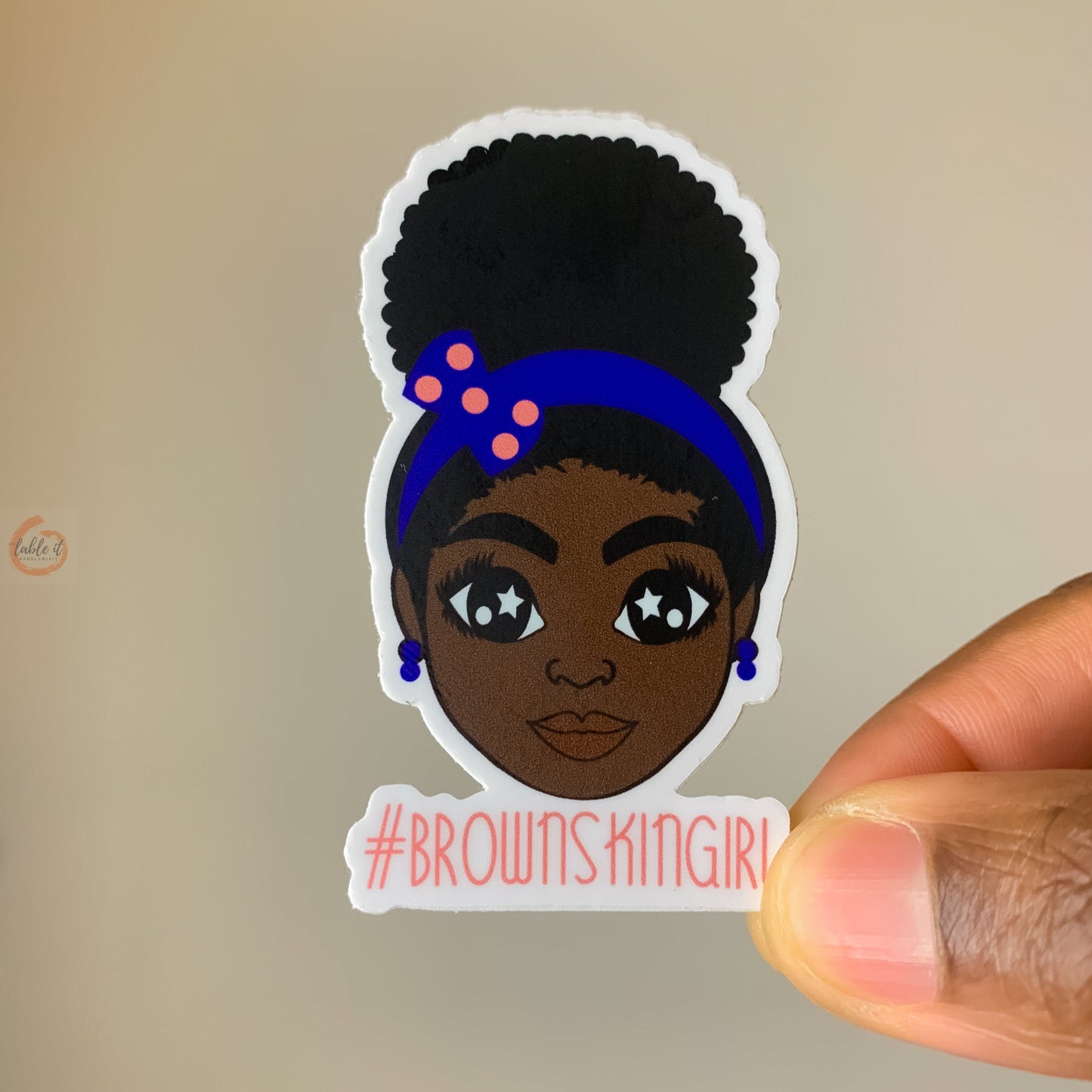 Sticker|  Schwarzes Mädchen mit Afrohairpuff blau Brownskingirl 68 x 44 mm