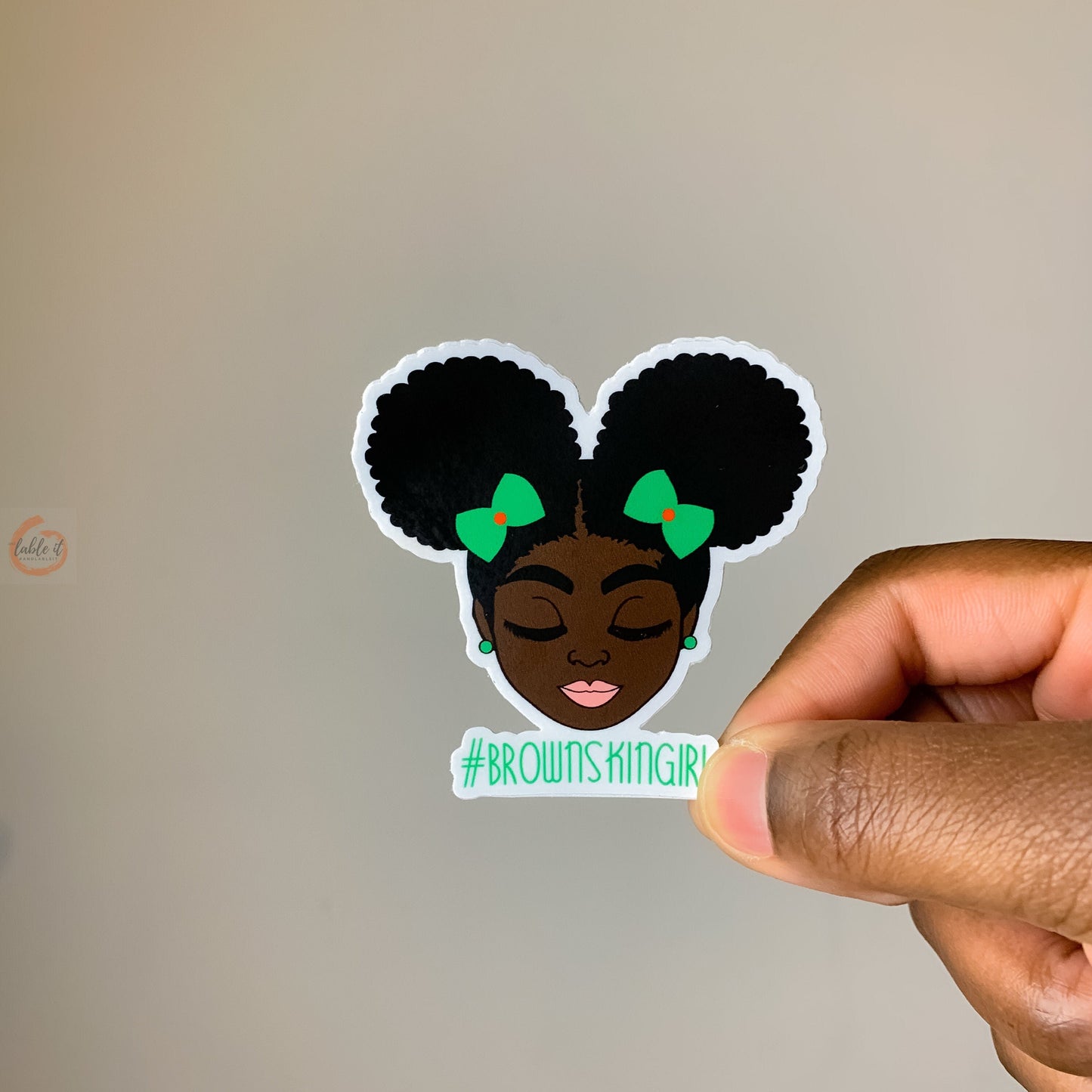 Sticker| Schwarzes Mädchen mit 2 Afrohairpuff Brownskingirl 65 x 67 mm